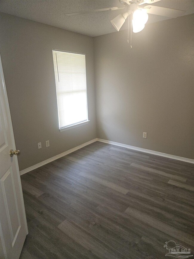 Building Photo - 3220 Mariners Dr