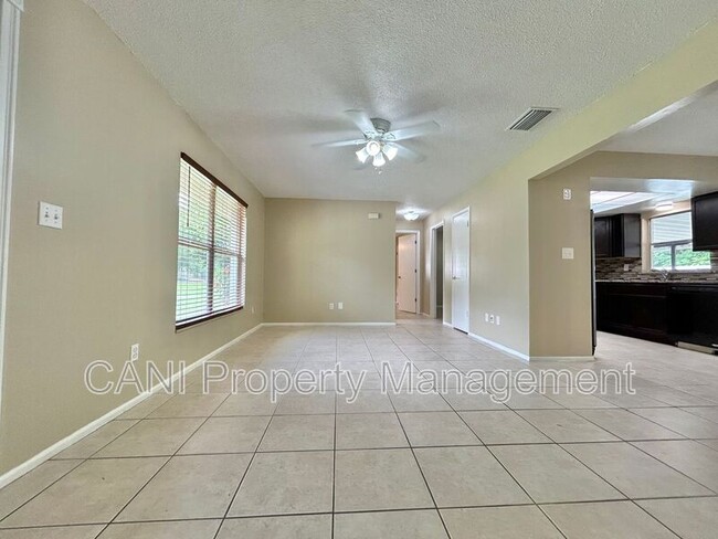 Building Photo - 300 N 3rd St