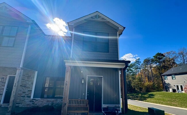 Primary Photo - END UNIT Sunburst Villa Luxury Townhouse W...