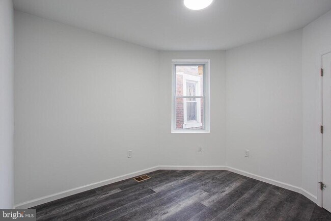 Building Photo - 5511 Willows Ave