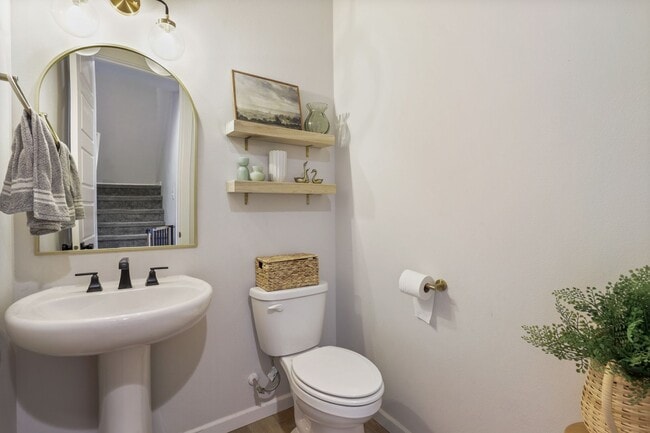 Building Photo - Spacious & Stylish 4-Bedroom A/C Townhome!
