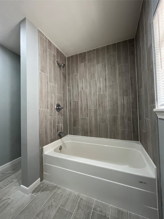 Building Photo - 8308 John St