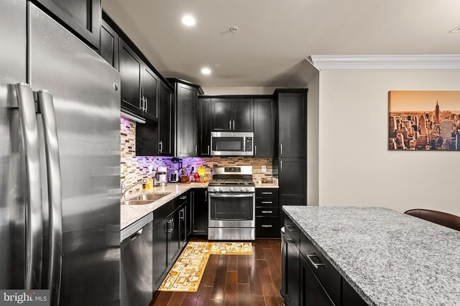 Building Photo - 43151 Wealdstone Terrace