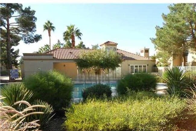 Building Photo - SE / SUNRISE MANOR 2ND FLOOR UNIT IN GATED...