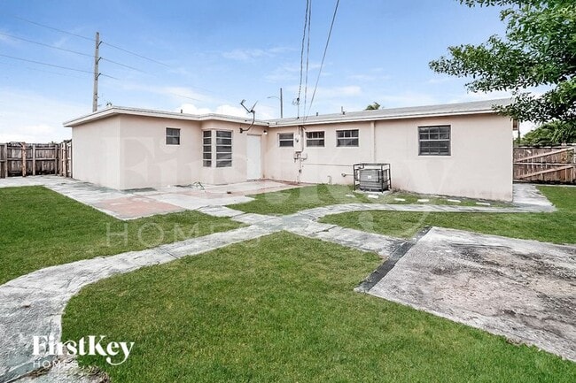 Building Photo - 1000 NE 211th Terrace