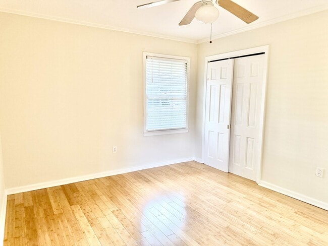 Building Photo - 4647 Loyola Dr