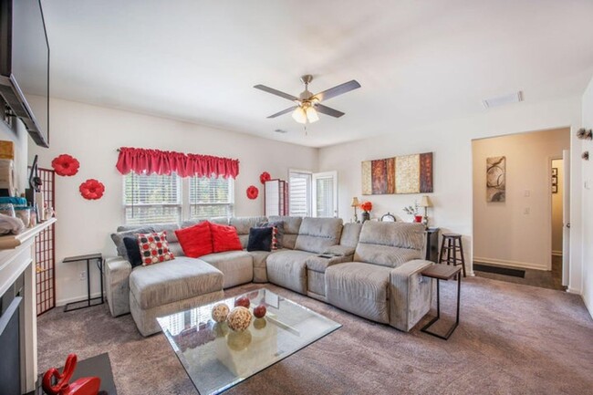 Building Photo - Beautiful Traditional Home with Downstairs...