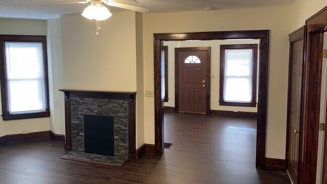 Building Photo - 319 E Canal St