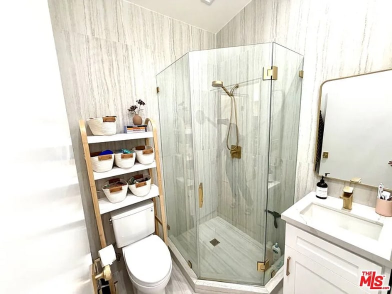 Building Photo - 5561 1/2 El Canon Ave