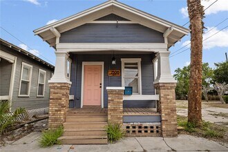 Building Photo - 2506 1/2 E Columbus Dr