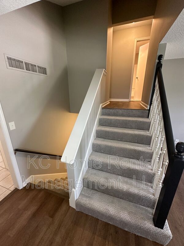 Building Photo - 8640 N Hull Ave