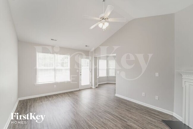 Building Photo - 916 Lakehill Rd