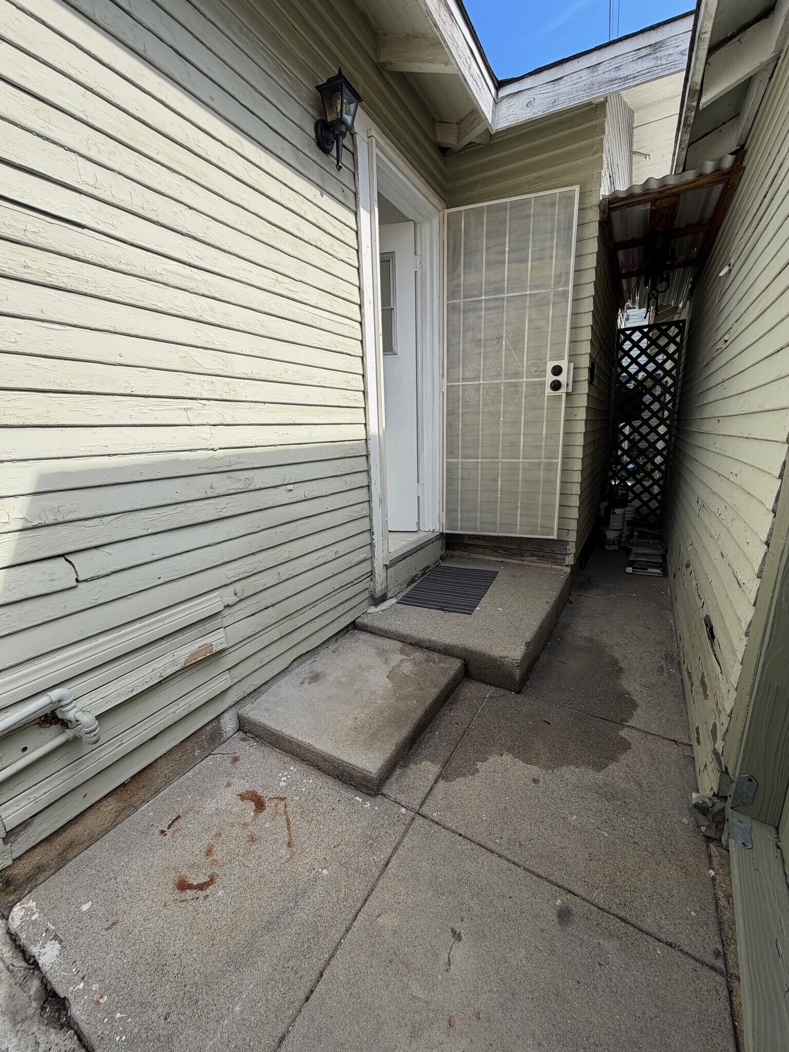 Building Photo - 617 W 17th St