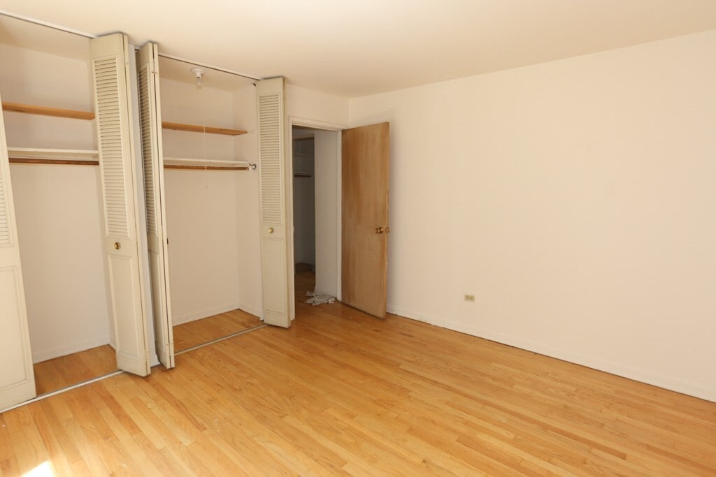 Building Photo - 515 W Briar Pl