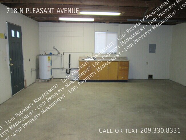 Building Photo - 718 N Pleasant Ave