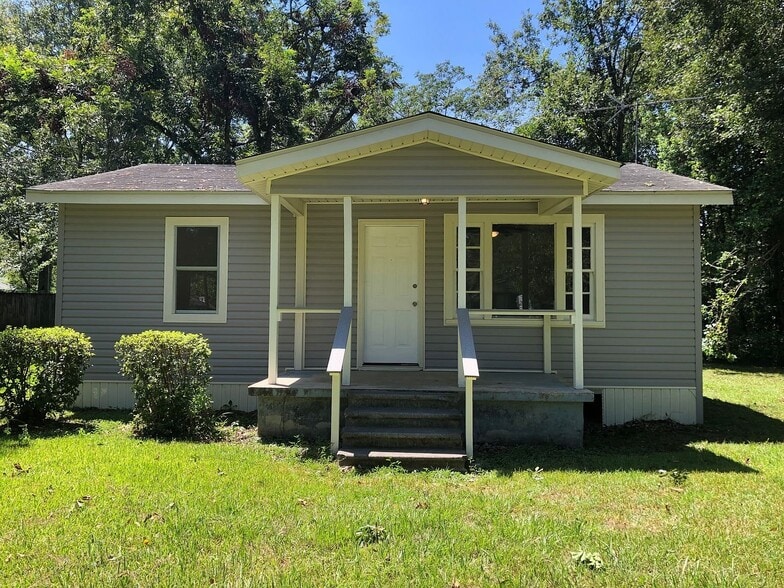 Building Photo - 215 5th Ave