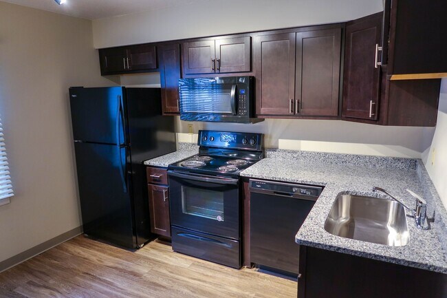 Interior Photo - 511 E White St