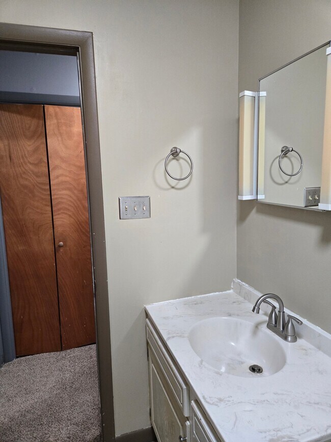 Building Photo - 102 Wyncote Ct