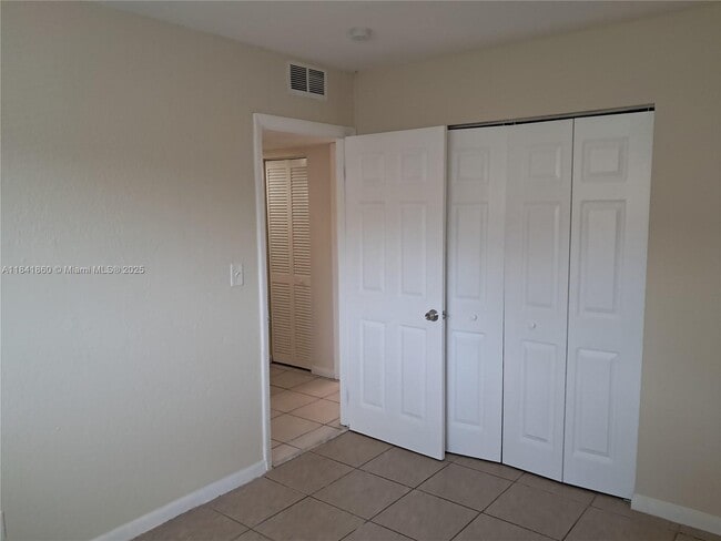 Building Photo - 2511 NW 39th Terrace