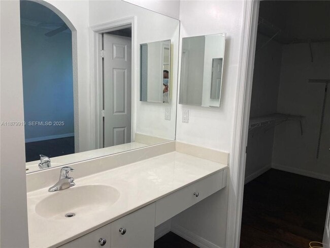 Building Photo - 2904 NW 33Rd Terrace