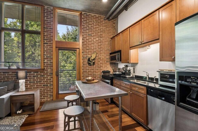 Building Photo - 640 Glen Iris Dr NE