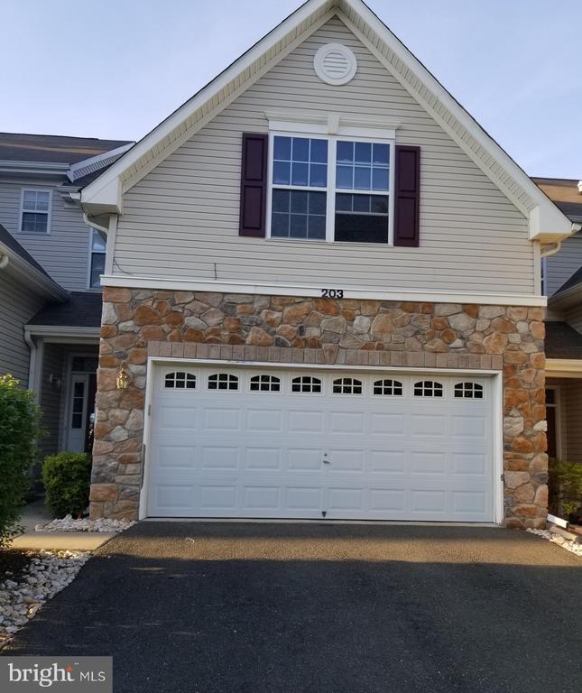 Building Photo - 203 Brinley Dr