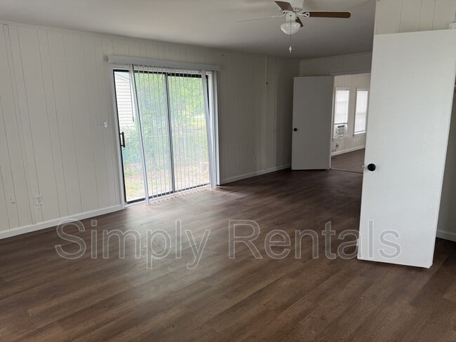 Primary Photo - 1206 Traders Rd