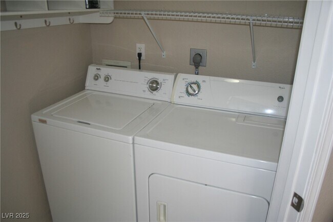 Building Photo - 6480 Annie Oakley Dr