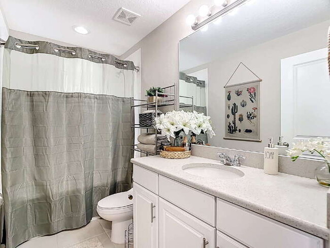 Building Photo - 10525 Oakside Dr