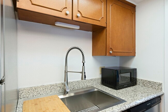 Building Photo - Chic 1-Bed Oasis with Pool & Walk-In Closets in Central San Antonio – $975/mo