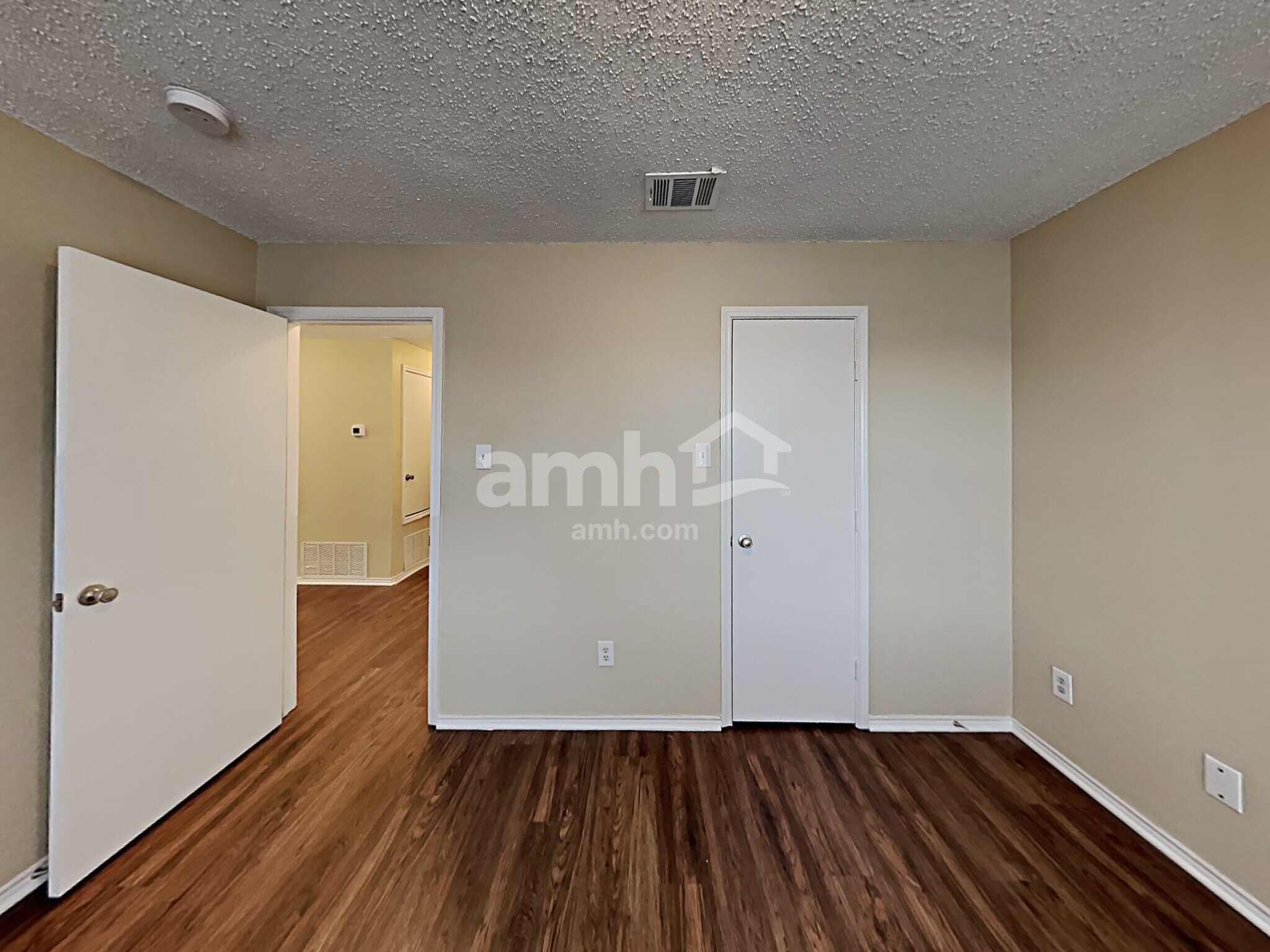Building Photo - 10916 Fawn Valley Dr