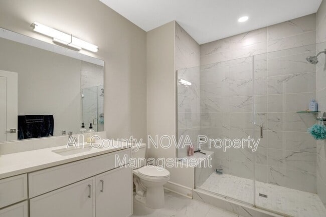 Building Photo - 635 Slaters Ln