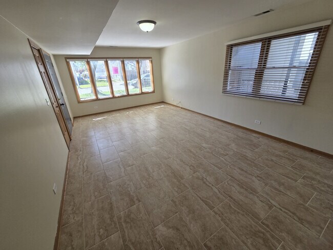 Building Photo - 161 N 21st Ave