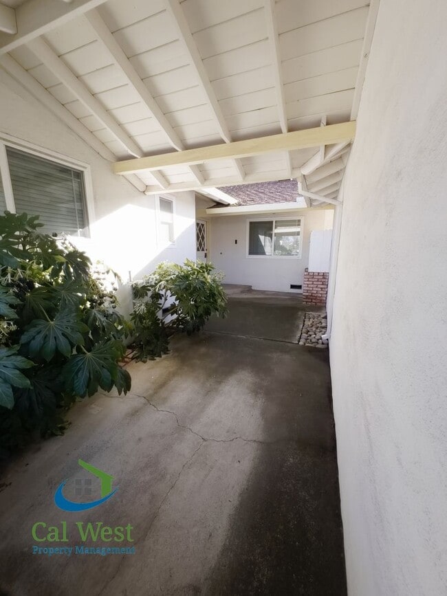 Building Photo - $4,495 - Beautiful 4 beds/2 Baths Home near Los Gatos Border