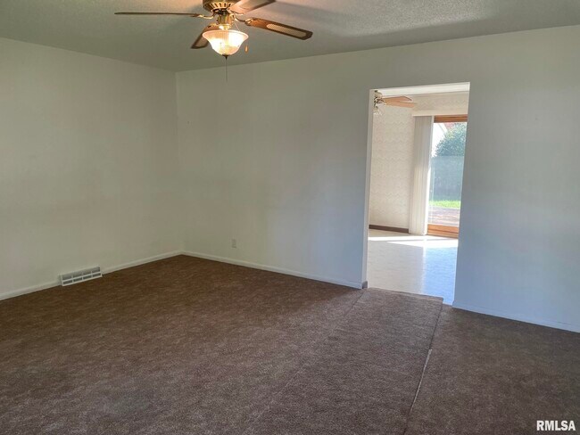 Building Photo - 4625 Candlelight Dr