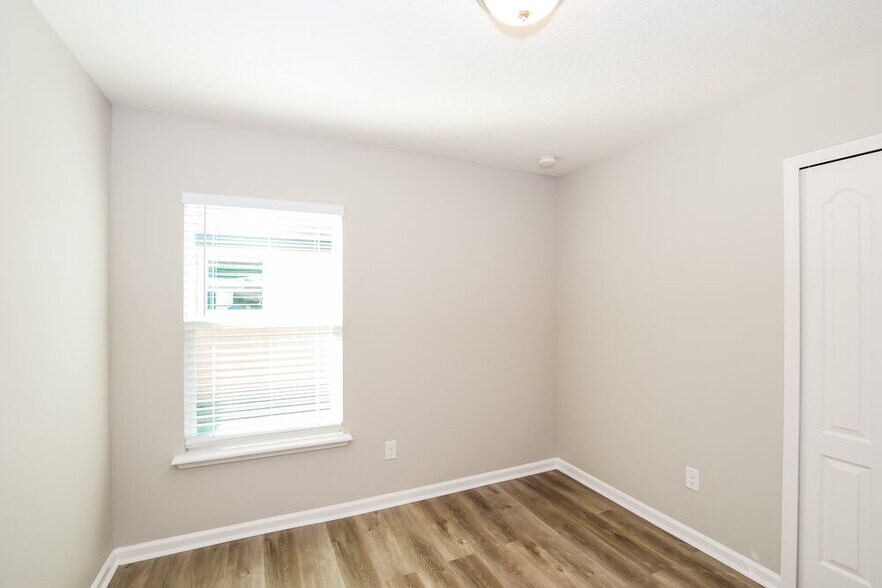 Building Photo - 252 Colorado Springs Way