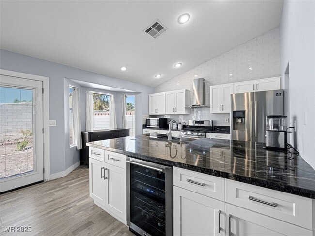 Building Photo - 4749 Califa Dr