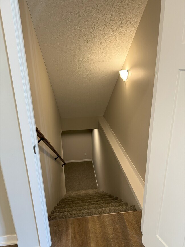 Building Photo - 1046 Kate Ave