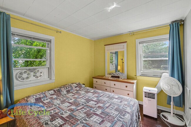 Building Photo - 2052 Collingwood Ave SW