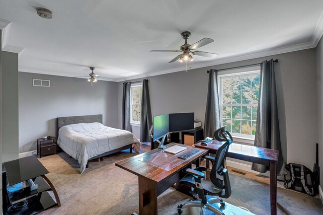 Building Photo - Beautiful 3 Bedroom Bridgeport Townhome!