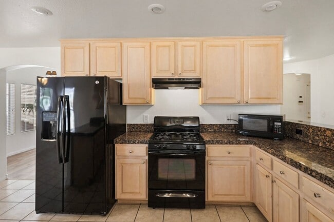 Building Photo - Beautiful 4 Bedroom Henderson Home