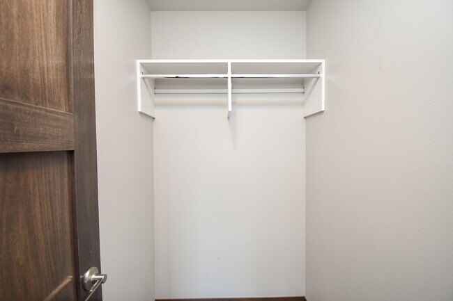 Building Photo - Stylish Townhome in Harrisburg School District – Open Floor Plan & Loft!