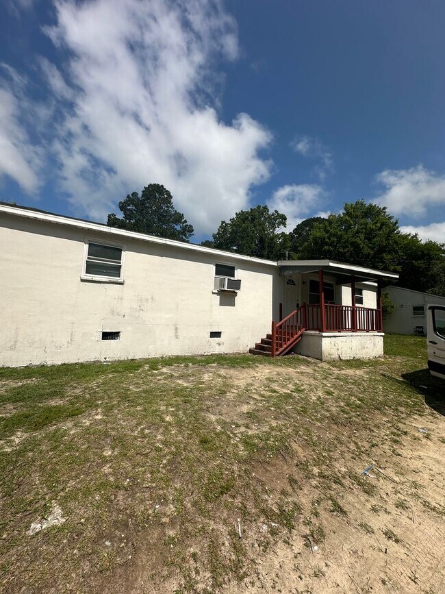 Building Photo - 2208 Roosevelt Dr