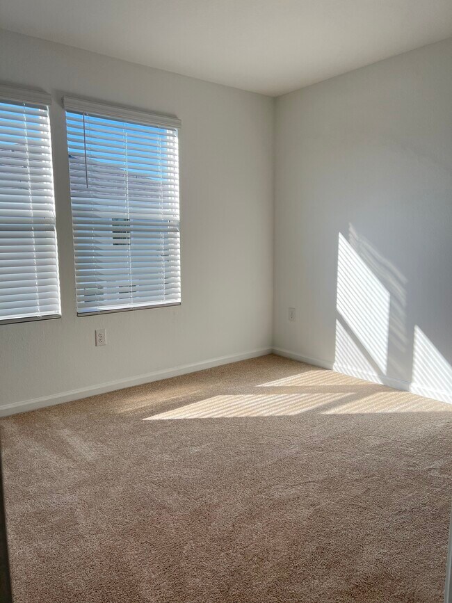 Building Photo - 4942 Equinox St