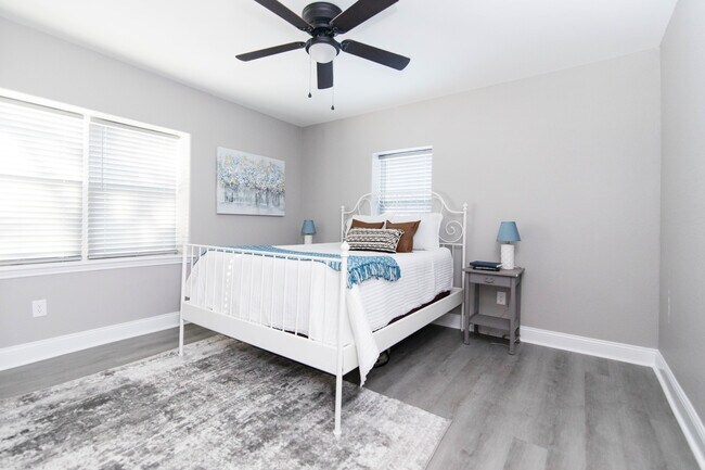 Building Photo - 305 W Sherman St