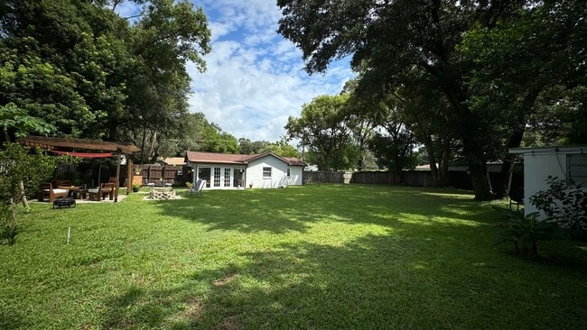 Building Photo - 917 E Lambright St