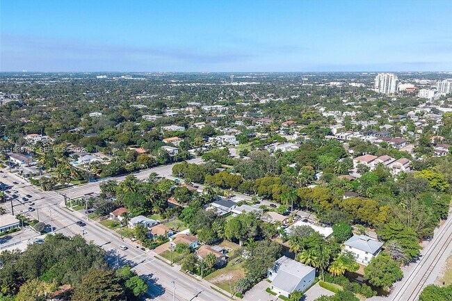 Building Photo - 300 SW 11th Ct