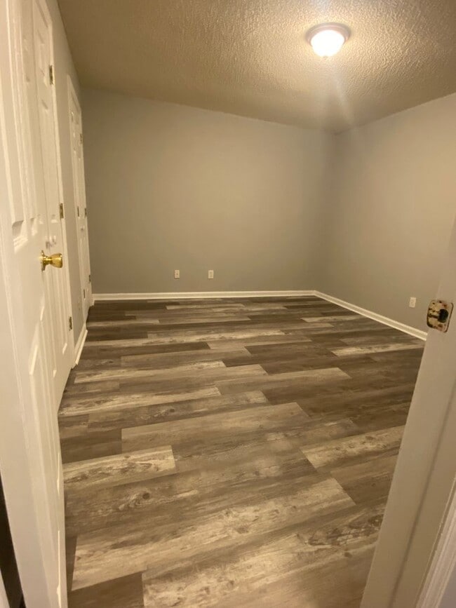 Building Photo - 2Bedroom 2bath - $875 monthly