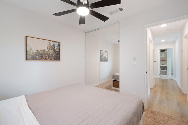 Building Photo - 53560 Avenida Herrera