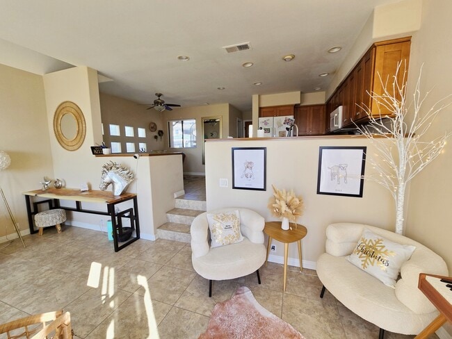 Building Photo - 2070 Oxford Ave